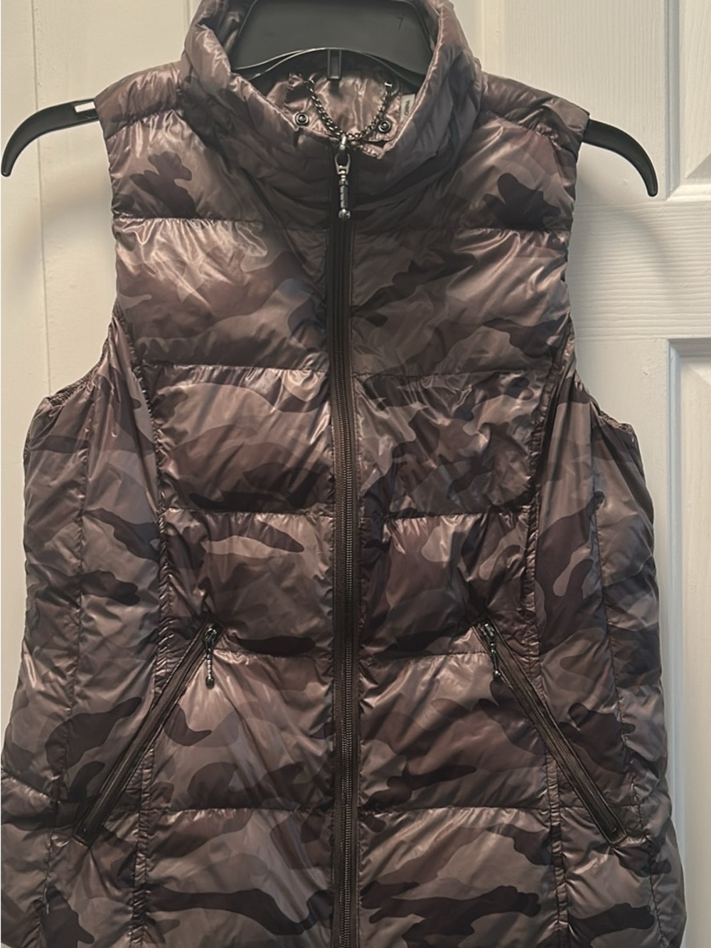 Camouflage Puffer Vest - Women's